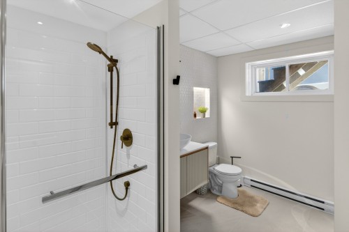 Salle de bains - 74 Rue Grandmaison, Mont-Blanc, QC - Indoor Photo Showing Bathroom