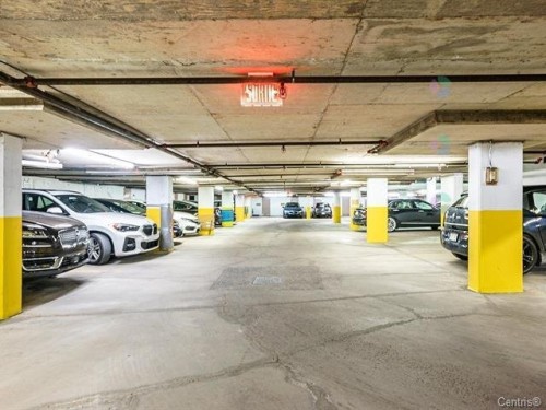 Garage - 102-999 Rue White, Montréal (Saint-Laurent), QC - Indoor Photo Showing Garage