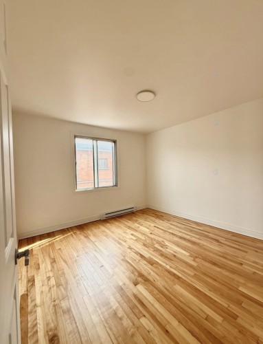 Bedroom - 10062 Av. De Lorimier, Montréal (Ahuntsic-Cartierville), QC - Indoor Photo Showing Other Room