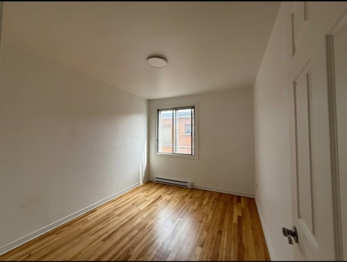 Bedroom - 10062 Av. De Lorimier, Montréal (Ahuntsic-Cartierville), QC - Indoor Photo Showing Other Room