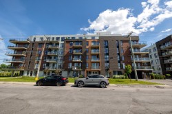 303-4 Av. Donegani  Pointe-Claire, QC H9R 0C8