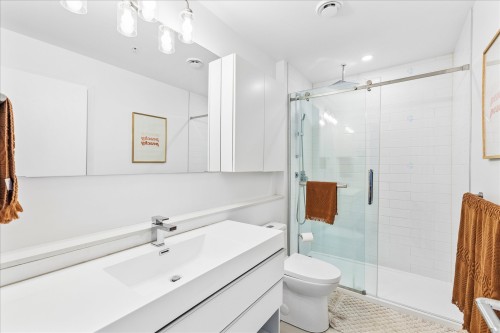 Salle de bains - 303-4 Av. Donegani, Pointe-Claire, QC - Indoor Photo Showing Bathroom