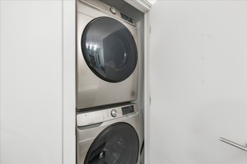 Salle de lavage - 303-4 Av. Donegani, Pointe-Claire, QC - Indoor Photo Showing Laundry Room
