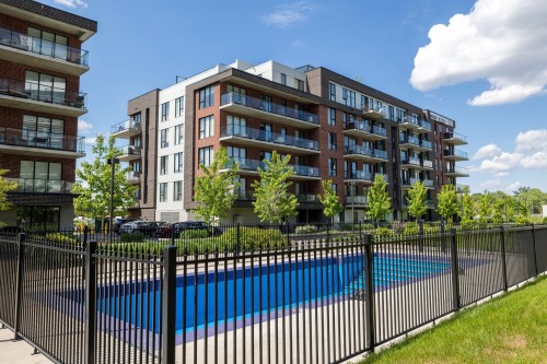 Piscine - 303-4 Av. Donegani, Pointe-Claire, QC - Outdoor With In Ground Pool With Facade