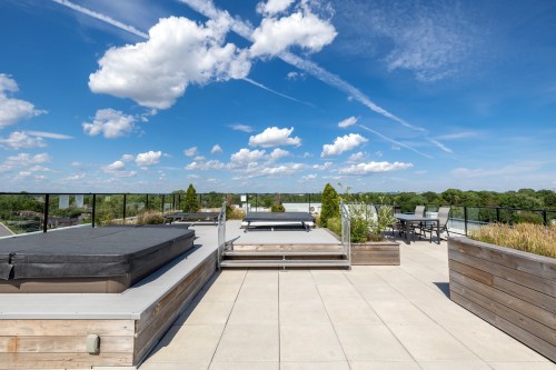 Spa - 303-4 Av. Donegani, Pointe-Claire, QC - Outdoor With View