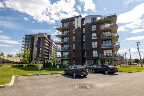Stationnement - 303-4 Av. Donegani, Pointe-Claire, QC - Outdoor With Facade
