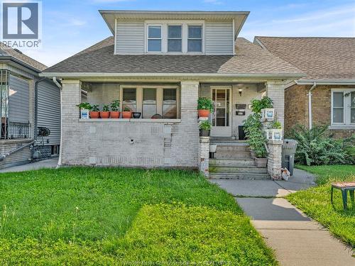 1077 Moy AVENUE  Windsor, ON N9A 2P2