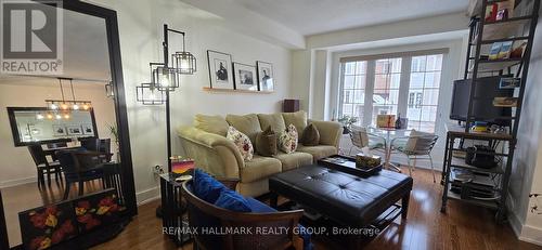 158 Fordham Private, Ottawa, ON - Indoor Photo Showing Living Room