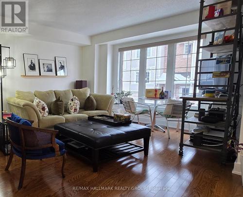 158 Fordham Private, Ottawa, ON - Indoor Photo Showing Living Room