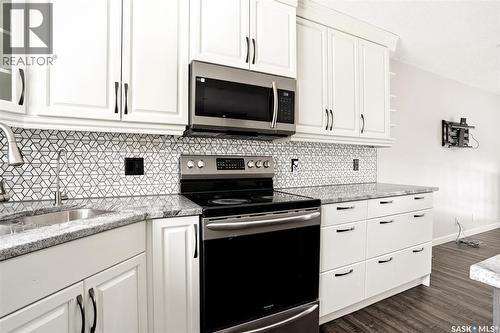 34 Dewar Bay, Regina, SK - Indoor Photo Showing Kitchen With Upgraded Kitchen