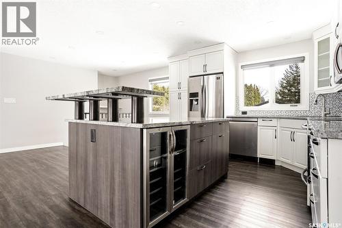 34 Dewar Bay, Regina, SK - Indoor Photo Showing Kitchen