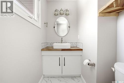 34 Dewar Bay, Regina, SK - Indoor Photo Showing Bathroom