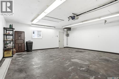 34 Dewar Bay, Regina, SK - Indoor Photo Showing Garage