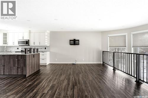 34 Dewar Bay, Regina, SK - Indoor Photo Showing Kitchen