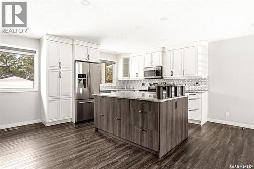 34 Dewar Bay, Regina, SK - Indoor Photo Showing Kitchen With Upgraded Kitchen