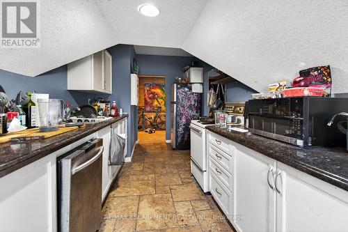 38 Hess Street S, Hamilton, ON - Indoor Photo Showing Kitchen