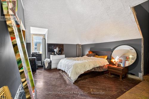 38 Hess Street S, Hamilton, ON - Indoor Photo Showing Bedroom