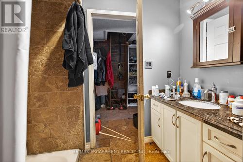 38 Hess Street S, Hamilton, ON - Indoor Photo Showing Bathroom
