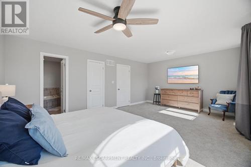 92 Celestial Crescent, Hamilton, ON - Indoor Photo Showing Bedroom