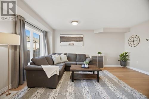 92 Celestial Crescent, Hamilton, ON - Indoor Photo Showing Living Room