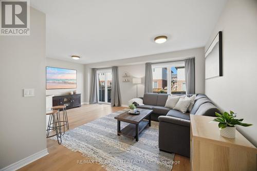 92 Celestial Crescent, Hamilton, ON - Indoor Photo Showing Living Room