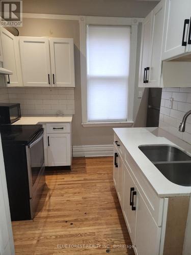 865 William Street, London East (East B), ON - Indoor Photo Showing Kitchen With Double Sink