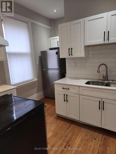 865 William Street, London East (East B), ON - Indoor Photo Showing Kitchen With Double Sink