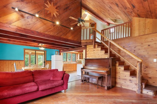 9210 Mcfarlane Rd, Denman Island, BC 