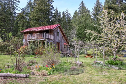 9210 Mcfarlane Rd, Denman Island, BC 
