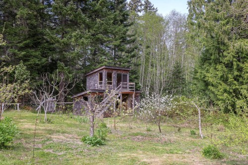 9210 Mcfarlane Rd, Denman Island, BC 