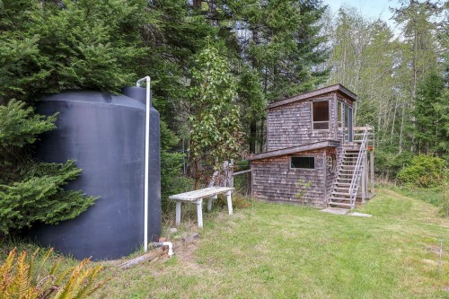 9210 Mcfarlane Rd, Denman Island, BC 