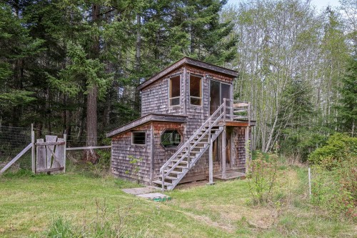 9210 Mcfarlane Rd, Denman Island, BC 