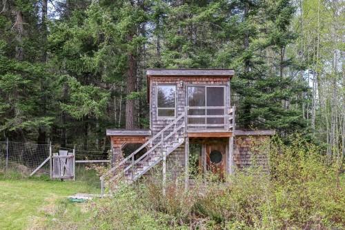 9210 Mcfarlane Rd, Denman Island, BC 