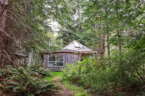 9210 Mcfarlane Rd, Denman Island, BC 