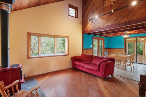 9210 Mcfarlane Rd, Denman Island, BC 