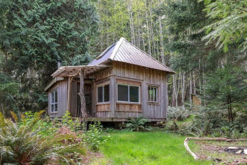 9210 Mcfarlane Rd, Denman Island, BC 