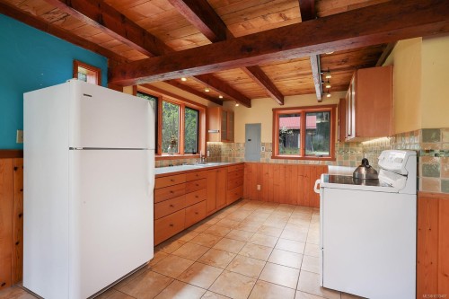 9210 Mcfarlane Rd, Denman Island, BC 