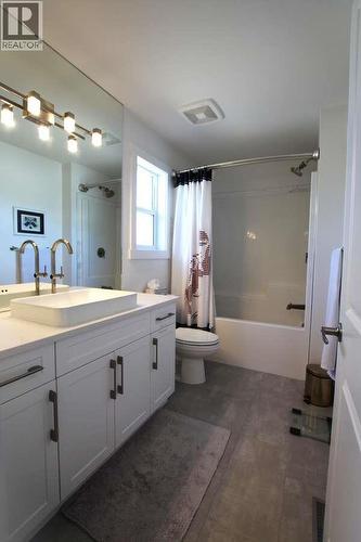 2897 Robinson Road, Lake Country, BC - Indoor Photo Showing Bathroom