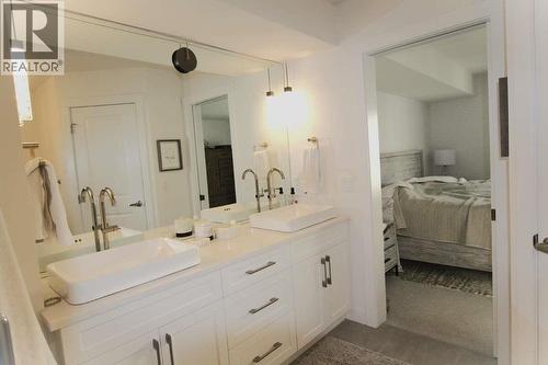 2897 Robinson Road, Lake Country, BC - Indoor Photo Showing Bathroom