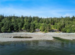 7884 Lenwood Rd  Merville, BC V9J 1V4