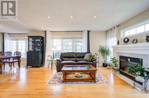 2 Drawbridge Drive, Markham, ON 