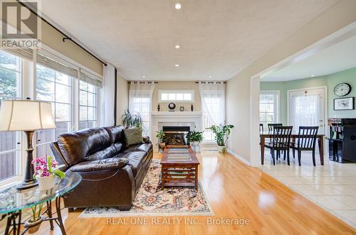 2 Drawbridge Drive, Markham, ON 