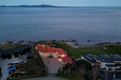 5030 Lockehaven Dr Saanich, BC V8N 4J5