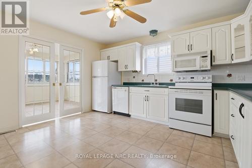 159 Nelles Road, Welland (Lincoln/Crowland), ON - Indoor Photo Showing Kitchen With Double Sink