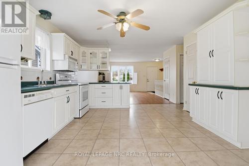 159 Nelles Road, Welland (Lincoln/Crowland), ON - Indoor Photo Showing Kitchen