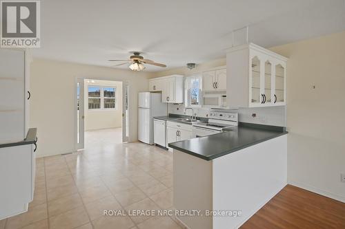 159 Nelles Road, Welland (Lincoln/Crowland), ON - Indoor Photo Showing Kitchen With Double Sink