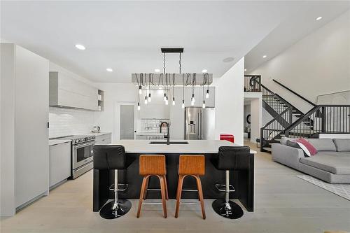 6 Siddiqui Ridge, Winnipeg, MB - Indoor Photo Showing Kitchen