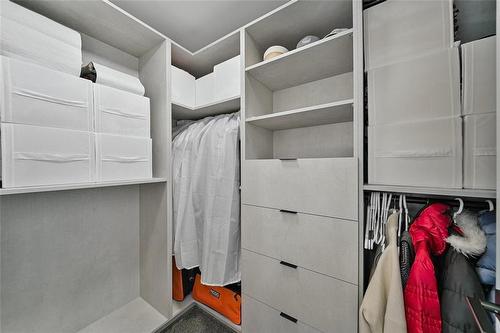 6 Siddiqui Ridge, Winnipeg, MB - Indoor With Storage