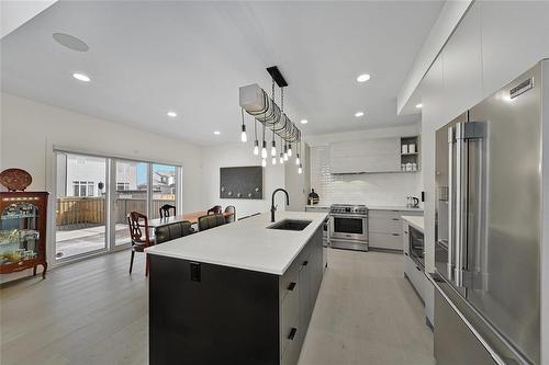 6 Siddiqui Ridge, Winnipeg, MB - Indoor Photo Showing Kitchen With Upgraded Kitchen