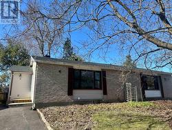 9 SHOULDICE CRESCENT  Ottawa, ON K2L 1M8